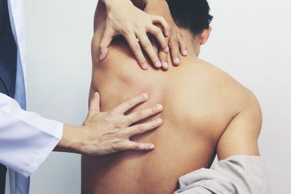 Causes of pain under left shoulder blade