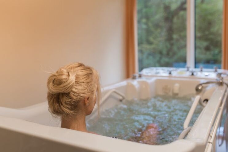 Therapeutic baths for thoracic osteochondrosis should not take more than 15 minutes.